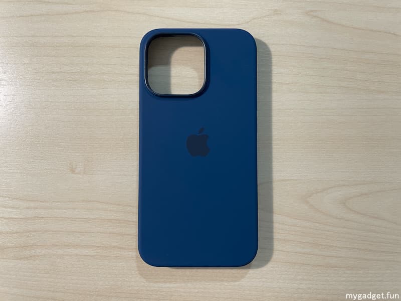 【レビュー】MagSafe対応iPhone 13 Proシリコンケース｜アビスブルー＋シエラブルー【Apple純正スマホケース】