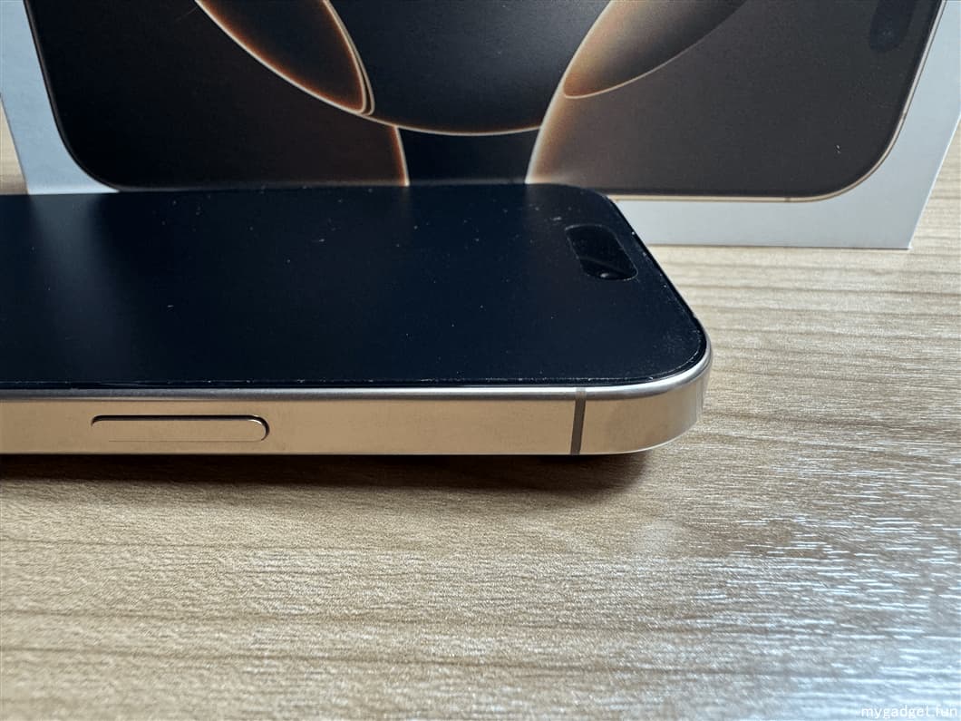 iPhone16 Proデザートチタニウムをレビュー【重たくなって進化の限界を感じた】